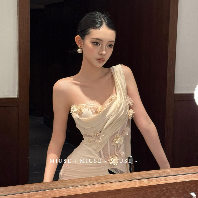 Strapless Dress with Heavy Fishbone Construction, Three-Dimensional Floral Design, Birthday Dress, Engagement Dress, Elegant Long Dress, Sexy Bodycon Dress Strapless Dress with Heavy Fishbone Construction, Three-Dimensional Floral Design, Birthday Dress, Engagement Dress, Elegant Long Dress, Sexy Bodycon Dress