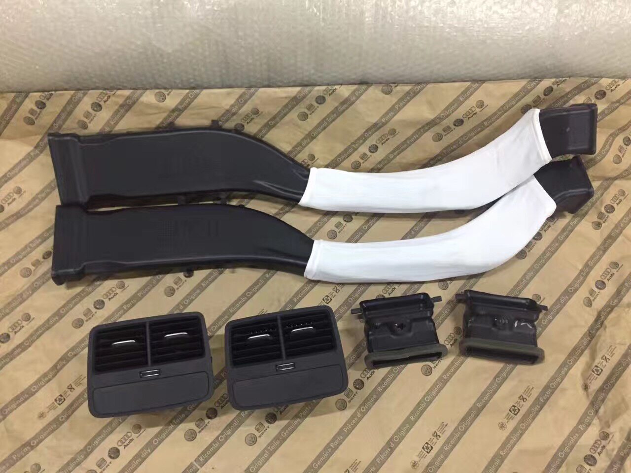 17 Audi A4L rear air conditioner air outlet New Audi A4L B9 modified rear seat real air outlet