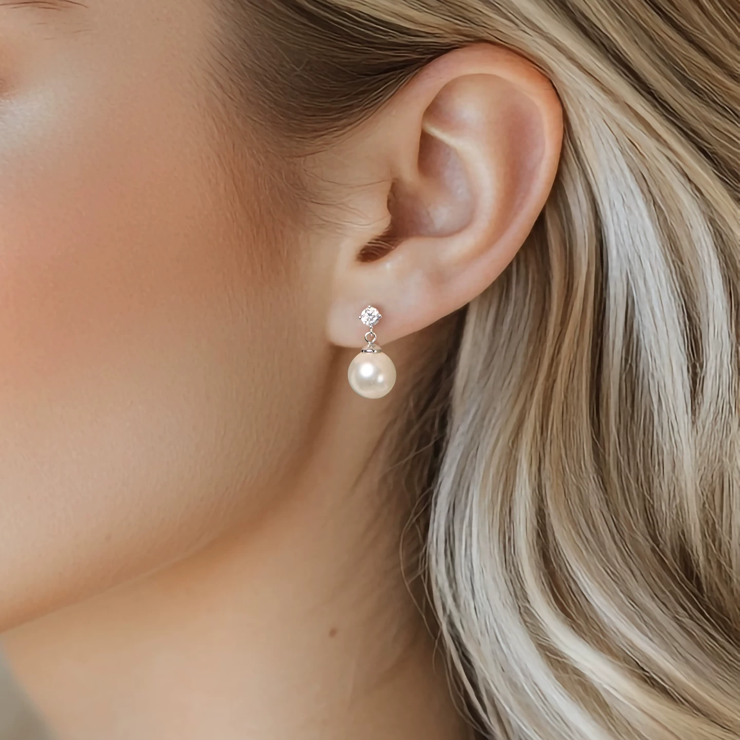 Design earrings from pearl, light luxury style