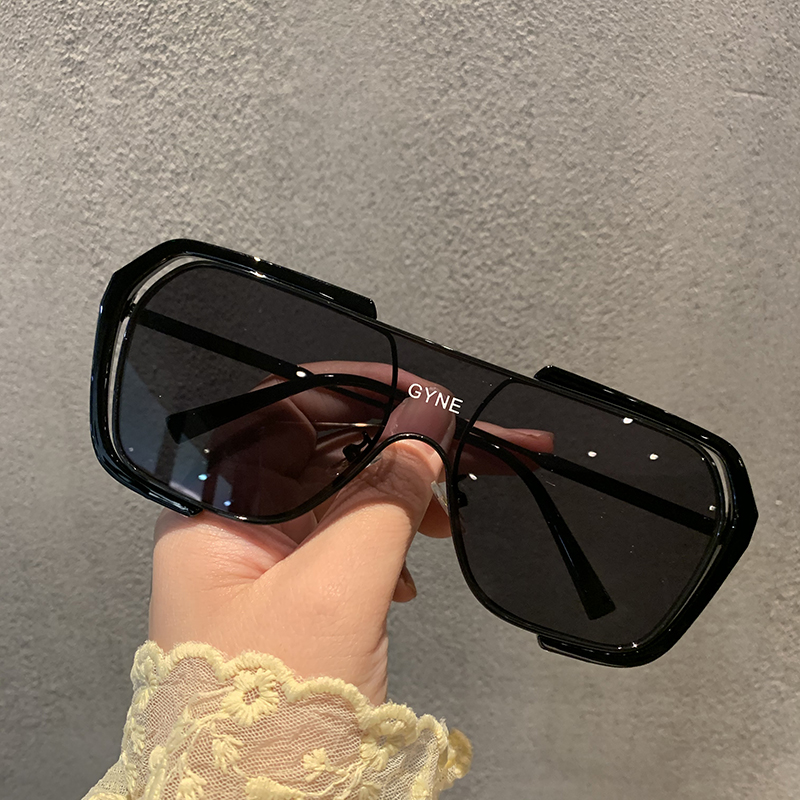 Black (With Letters)Internet celebrity Conjoined body Large frame black Sunglasses female Retro sunshade round face Show thin Windbreak drive a car drive Sun glasses male