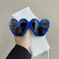 Преувеличенная любовь синий