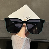 Зеленая рама черно -серая пленка