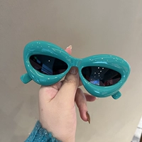 Зеленые губы (модель для взрослых)