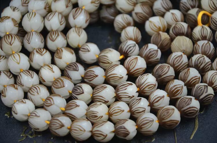 Bodhi rễ hoa khắc hạt sen hạt hạt trở lại mặt dây chuyền đám mây DIY Bodhi hạt hạt phụ kiện phụ kiện - Vòng đeo tay Clasp vòng cổ vàng tây nữ