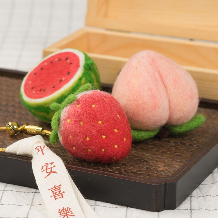 Wool felt wool felt diy material bag couple creative handmade gift Peach Strawberry Watermelon Fruit keychain