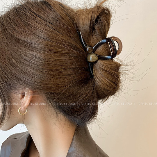 Internet celebrity's popular grab-clip for women with high-end feel