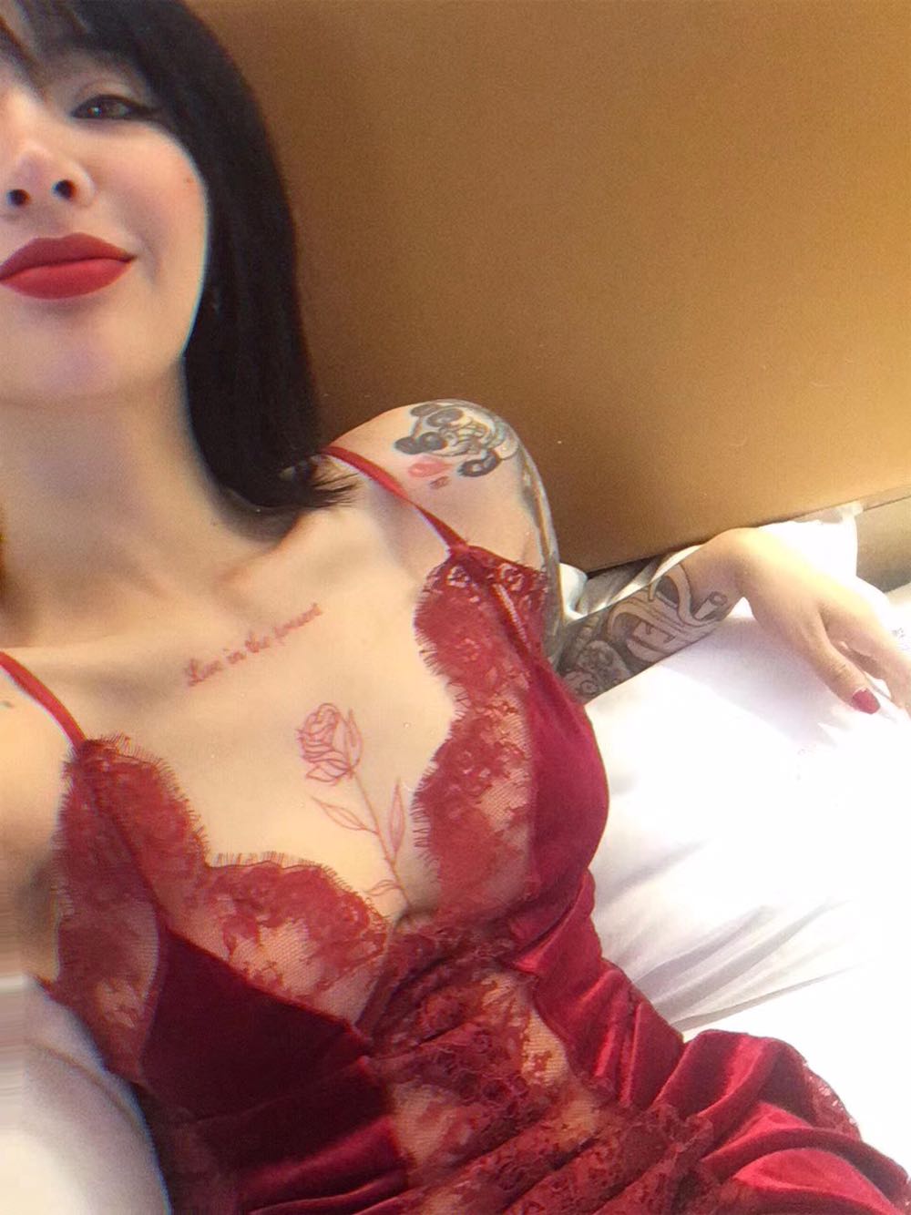 Super fire-blooded lace embroidered hollow nightdress sexy see-through underwear wine red pajamas set net red with the same paragraph