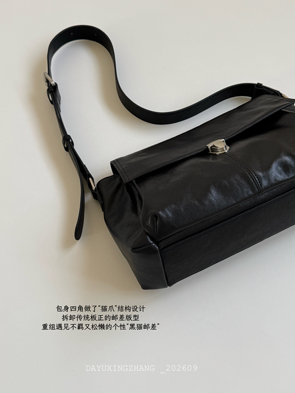 Daewoo Surname Zhang LAOSHU Gender-Neutral Style "Black Cat Postman" Vegetable-Tanned Leather Crossbody Bag Underarm Bag Daewoo Surname Zhang LAOSHU Gender-Neutral Style "Black Cat Postman" Vegetable-Tanned Leather Crossbody Bag Underarm Bag