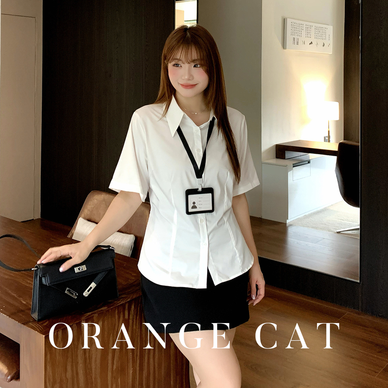 Little Orange Is a Cat-Themed Plus-Size White Shirt with a Cinched Waist, Suitable for Interviews, Formal Wear, and Commuting, Slim-Fit, Slimming, Short-Sleeved Shirt