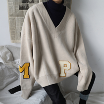 MASONPRINCE customer service was forced to go online idol Xiao Zhan with a silhouette V-neck sweater