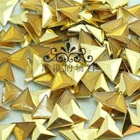 Треугольники 10*10 золотые 30 шт.