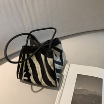 2020 new niche design zebra pattern underarm bag baguette bag female portable personalized dumpling bag