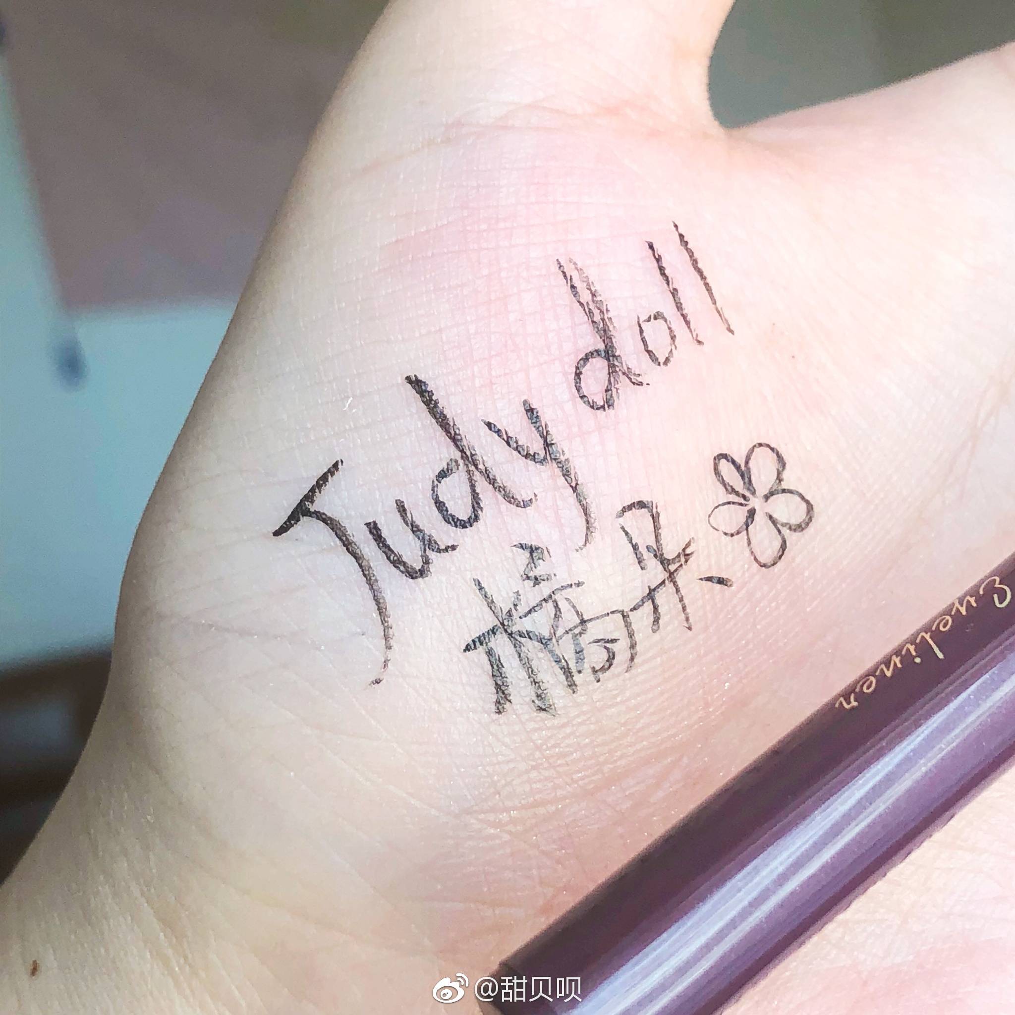 Judydoll màu cam không thấm nước và bút kẻ mắt nhanh khô rất mịn bên trong đường kẻ mắt chống mồ hôi dầu không thấm nước trang điểm dễ dàng cho người mới bắt đầu - Bút kẻ mắt chì kẻ mắt
