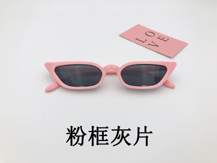 Châu âu và Hoa Kỳ mới chụp đường phố kính mát retro xu hướng cat eyes kính khung nhỏ net red với bướm trong suốt màu tím kính mát