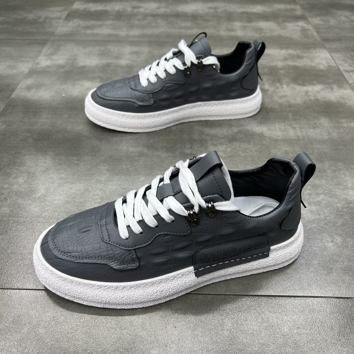 Men's shoes spring 2022 new Korean version all-match fashion leather soft bottom net red lace-up sneakers men's white shoes