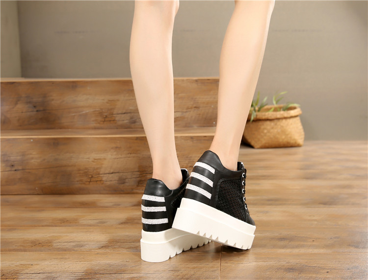 Mùa xuân dày có đế cao-top sneakers nữ 2018 mới của Hàn Quốc phiên bản của hoang dã muffin với siêu cao gót giản dị nêm với đôi giày duy nhất