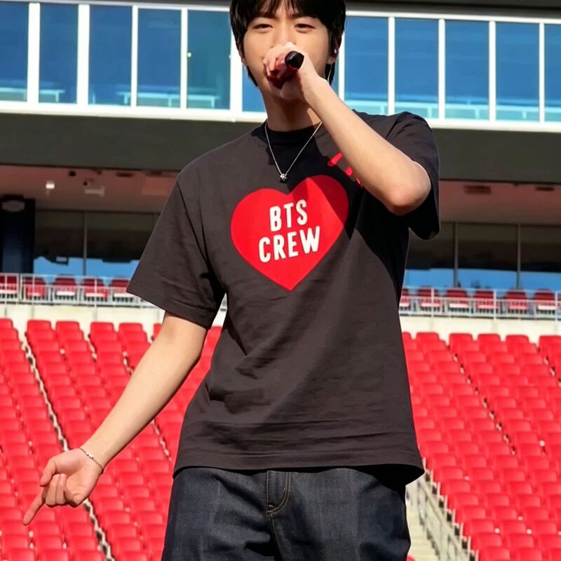 Bts Jin's Same Style Short-Sleeve T-Shirt for Men and Women, 2026 New Model with Heart Print, Heavyweight Pure Cotton, Popular Top for Layering