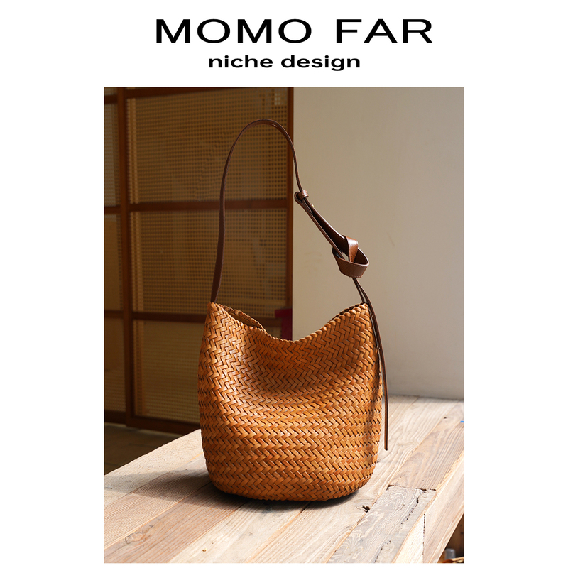 2026 New Women's First-Layer Vegetable-Tanned Leather Hand-Woven Bag Large-Capacity Tote Shoulder Crossbody Bucket Bag