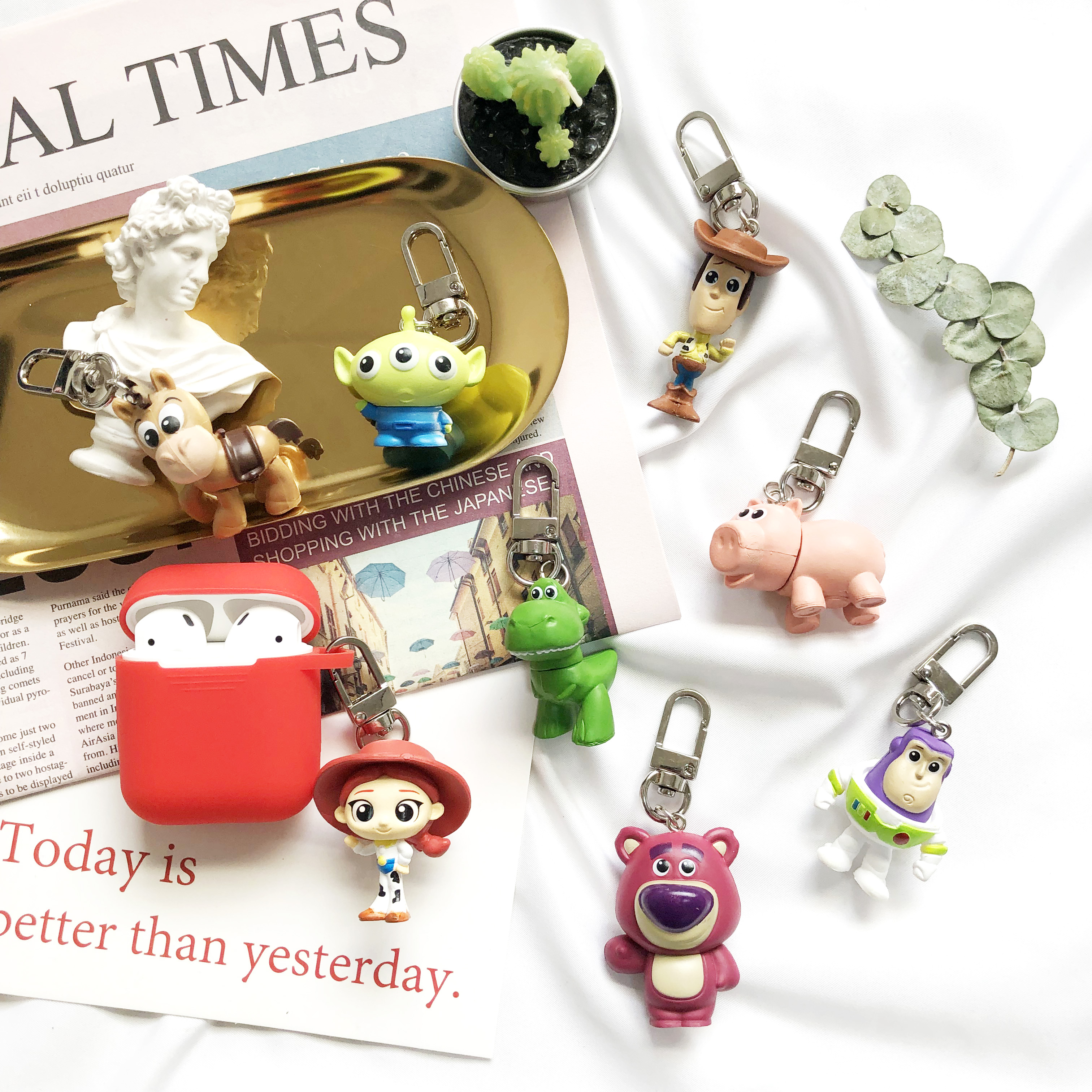 Apple Airpods Kit Toys Total Mobiles Bass Light Years Hudi Triple-eyed Strawberry Bear Key Button Pendant Buckle