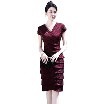 Small mother-in-laws wedding banquet mothers outfit high-end wedding young mother-in-laws dress noble and western style everyday summer