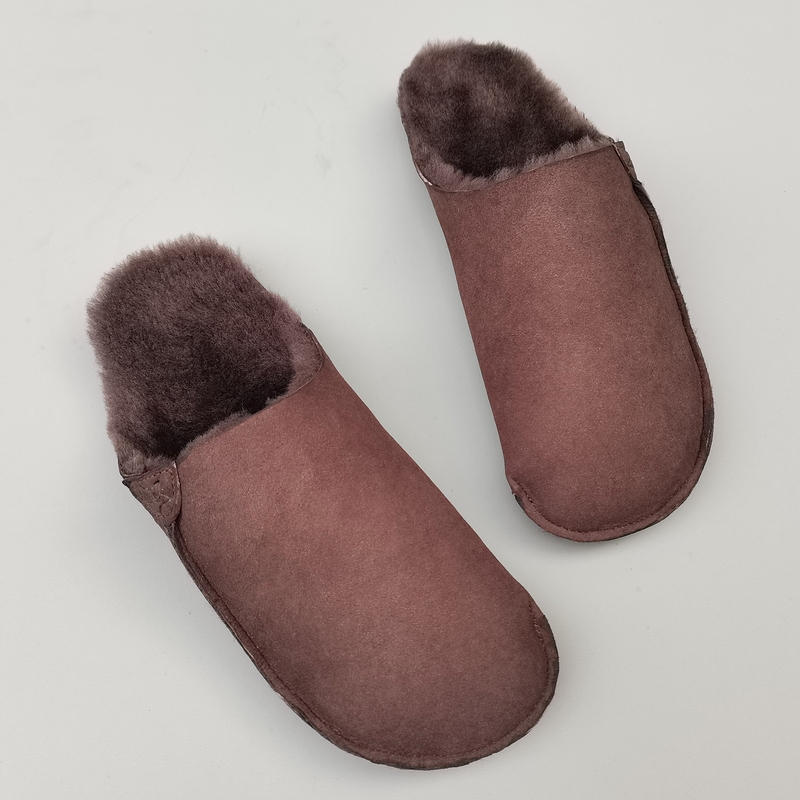 Sheepskin Integrated Closed-Toe Men's Slippers, Genuine Leather Inside and Out, Pure Wool Casual Shoes, Non-Slip Flat Soft Sole for Winter Sheepskin Integrated Closed-Toe Men's Slippers, Genuine Leather Inside and Out, Pure Wool Casual Shoes, Non-Slip Flat Soft Sole for Winter