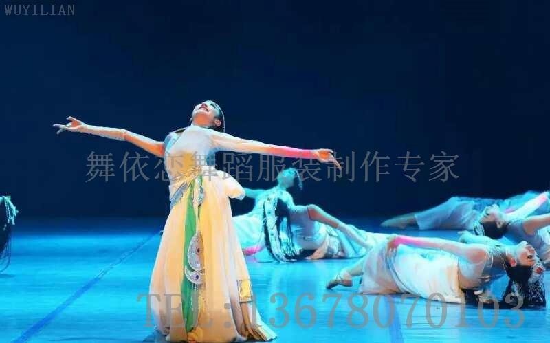 成都藏族舞蹈服装《天浴》民族舞蹈表演舞台演