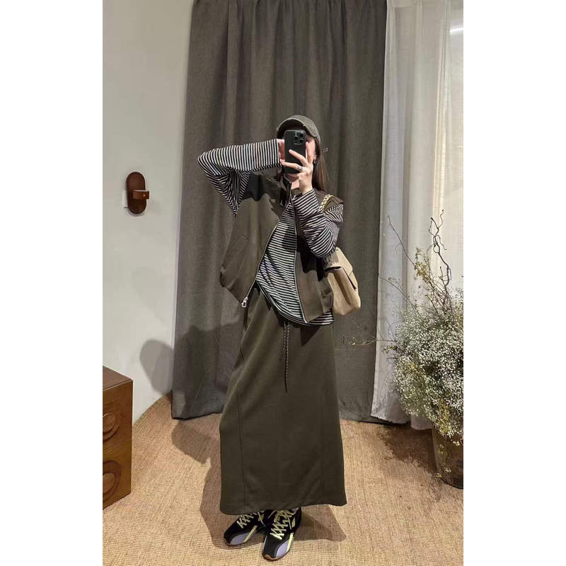 European Station 2026 Autumn/Winter New Collection: Striped T-Shirt, Zipper Vest, and Skirt Three-Piece Casual Set
