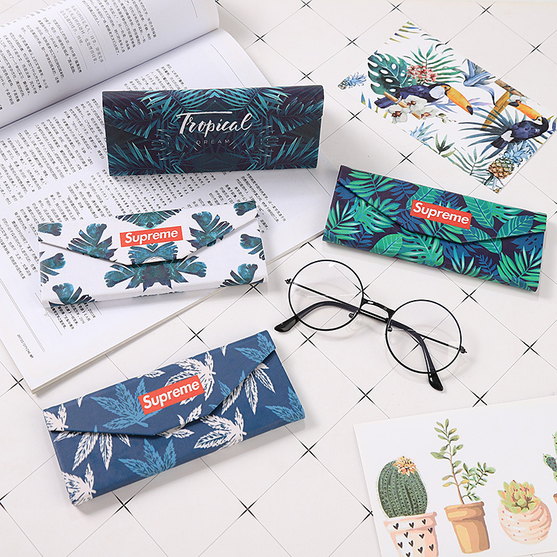 Qida Foldableing Triangular Glasses Case for Male and Female Students, Korean Fresh and Cute ins Portable Sunglasses Case