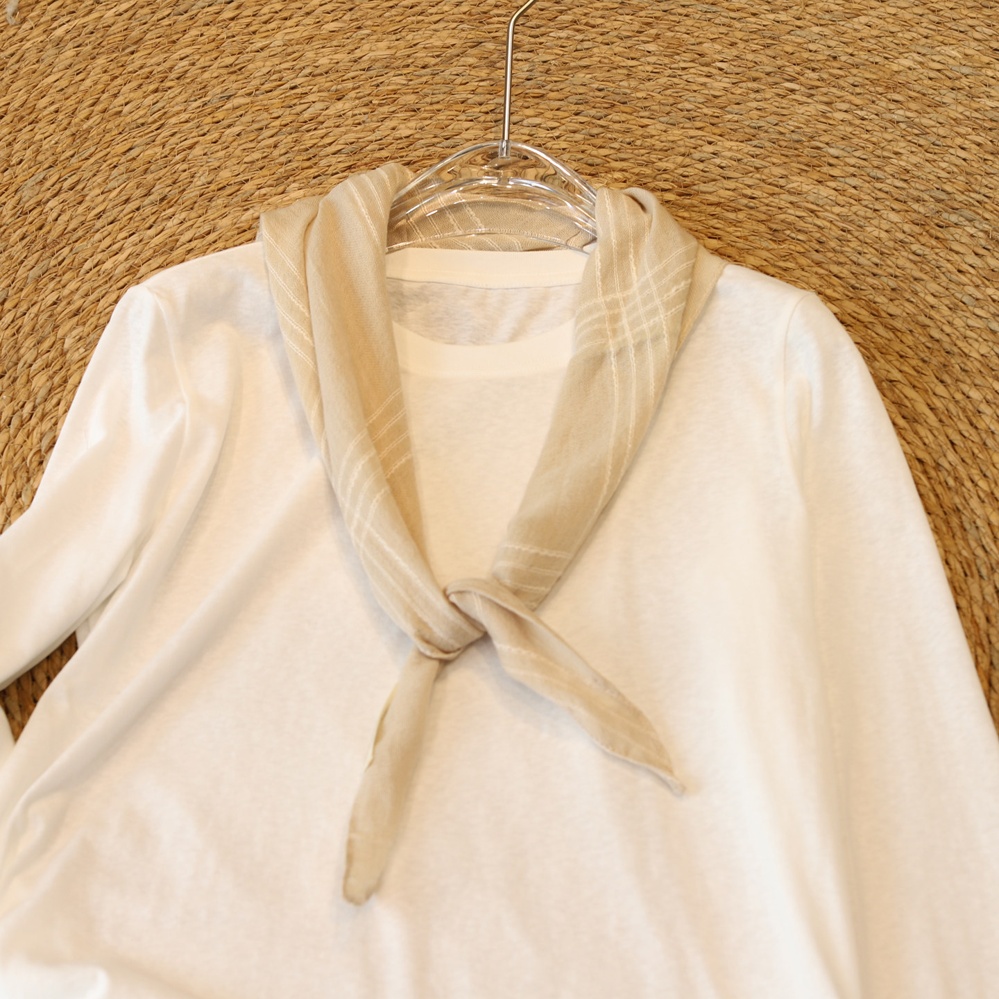 The 2026 Spring Festival collection features a retro, classic and stylish linen casual shawl, a Japanese and fashionable silk scarf that is trendy for women