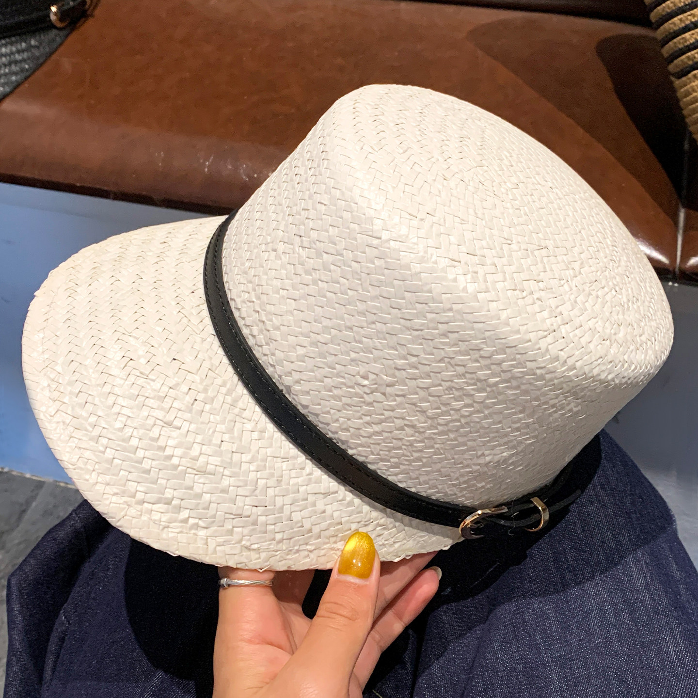 シンプルな革製バックル付き編み込み乗馬帽（女性用）、黒と白、ファッショナブルな乗馬帽、夏の紫外線対策、つば広、ダックビルハット。