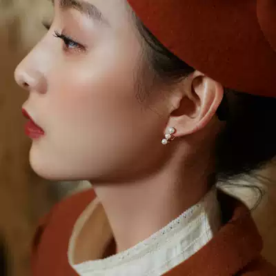 Man light luxury French advanced sense simple pearl earrings silver gold-plated harbor style retro temperament ear needle small new