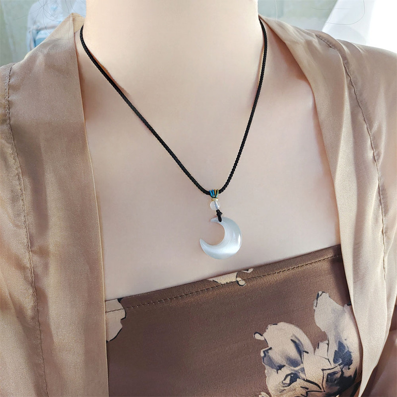 Cat's Eye Stone Moon Clavicle Chain Cool Necklace Niche Polarized Crescent Pendant Chinese Style Lion Dance Retro New Chinese Style for Women