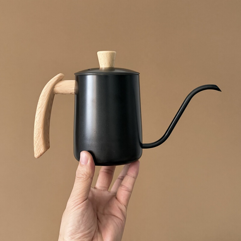 Hand-Brewed Coffee Pot with Long Spout, Household Fine-Mouth Coffee Maker, 600ml Hand-Brewed Pot with Wooden Handle for Making Coffee Hand-Brewed Coffee Pot with Long Spout, Household Fine-Mouth Coffee Maker, 600ml Hand-Brewed Pot with Wooden Handle for Making Coffee