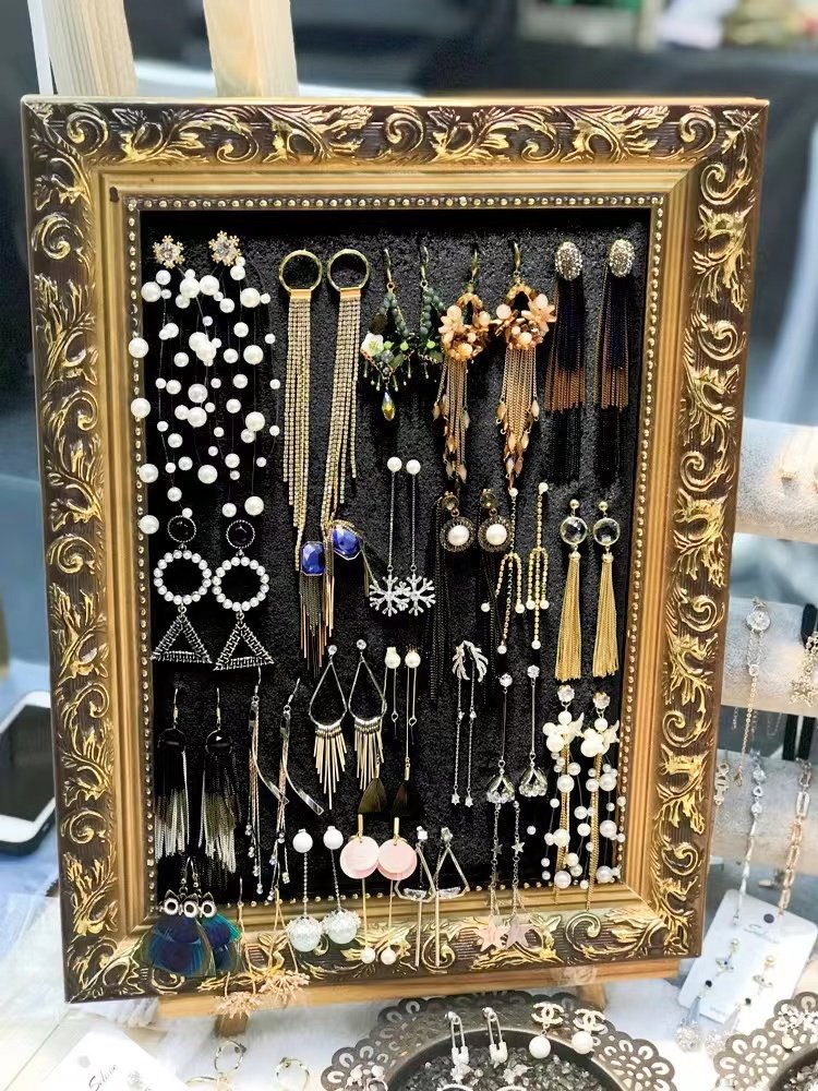 Earrings Jewelry Rack Ornament Containing Plate Earrings Accessories of Jewelry Shelf Hanging Wall Jewelry Props Retro Necklace Photo Frame Display