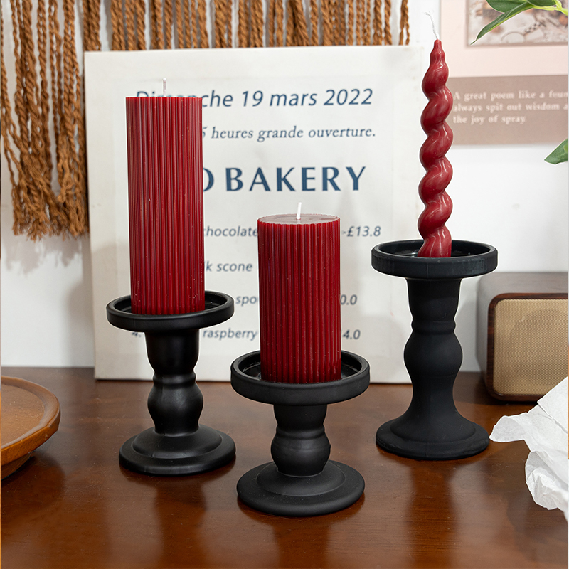 Retro Red Candle and Black Candlestick Set ins Candlelight Dinner Ritual Atmosphere Decoration Photo Props