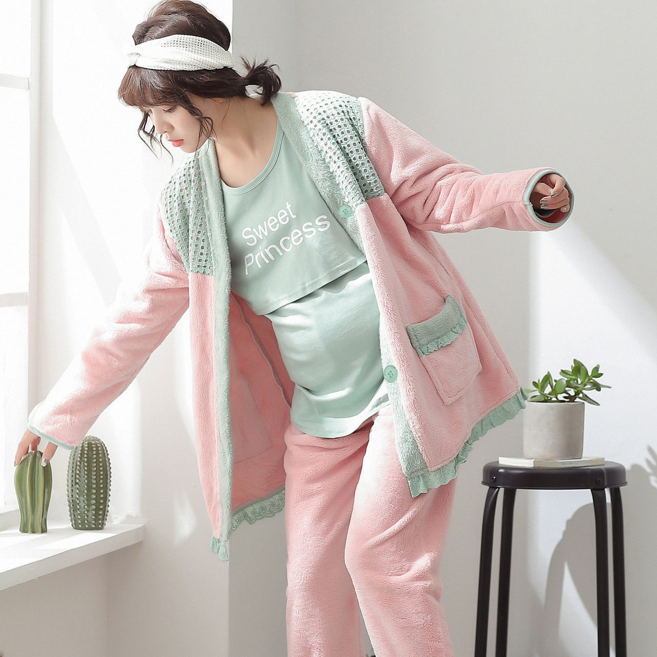Confinement clothing thickened pregnant women's pajamas postpartum autumn and winter coral fleece nursing home service pregnancy three-piece set