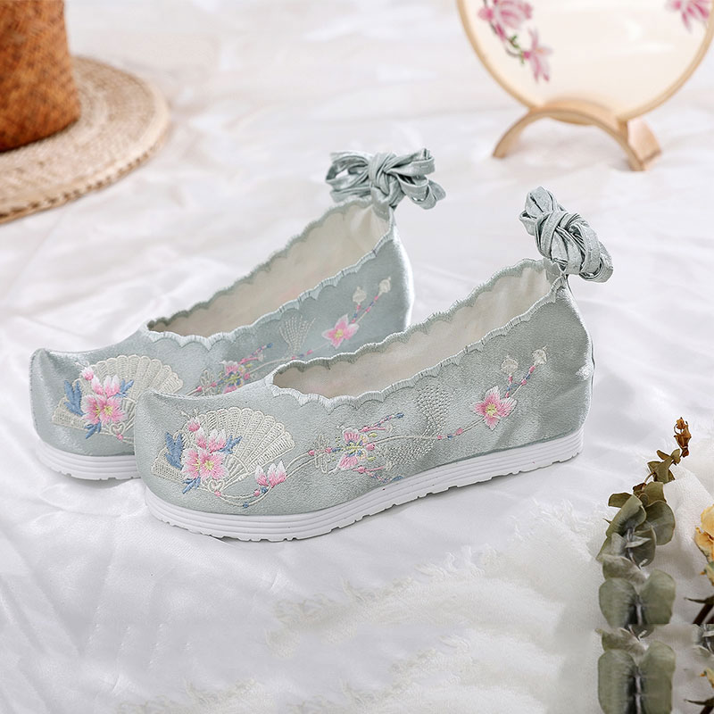 Han clothing shoes ancient fever in spring and autumn increase the head of ancient embroidery shoes of Wei Jinfeng Song Heels improved