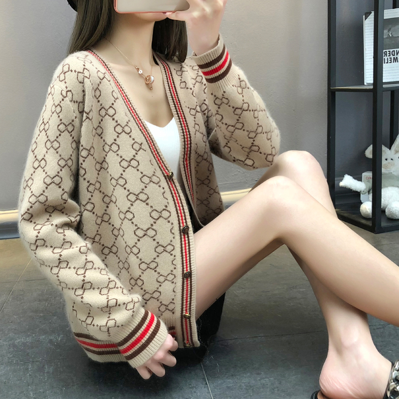 Áo len xuân hè 2019 mới và áo len nữ ngắn đoạn ngắn Hàn Quốc phiên bản mùa xuân và mùa thu hoang dã bên ngoài áo khoác nữ dệt kim dài tay áo len nữ cổ cao
