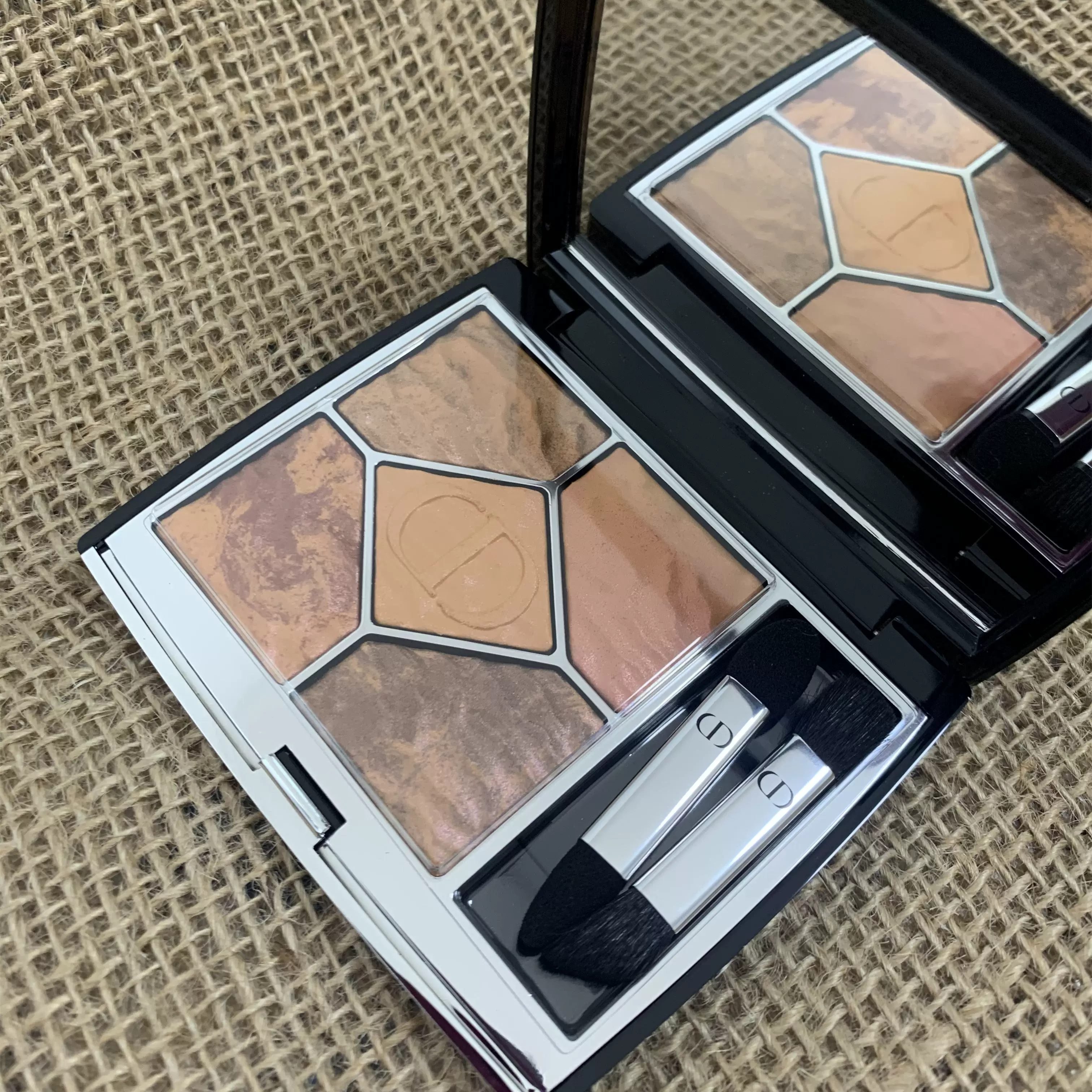 Dior/ 2023 689 669 679 599 769