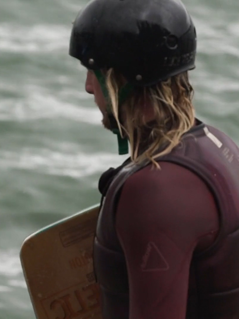 FOLLOW Australia 20 summer women's anti-collision life jacket Men's thin stretch professional tail wave water skiing surf vest