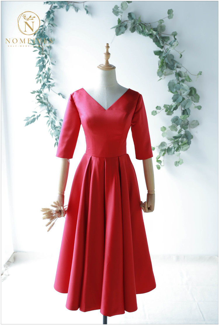 (white autumn) minimalist retro red satin V collar strap small gown toast. 