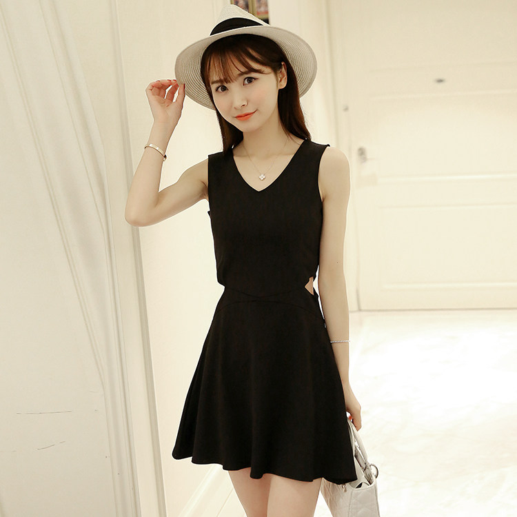 2018夏季新款韩版时尚露腰修身显瘦连衣裙无袖V领赫本显瘦小黑裙