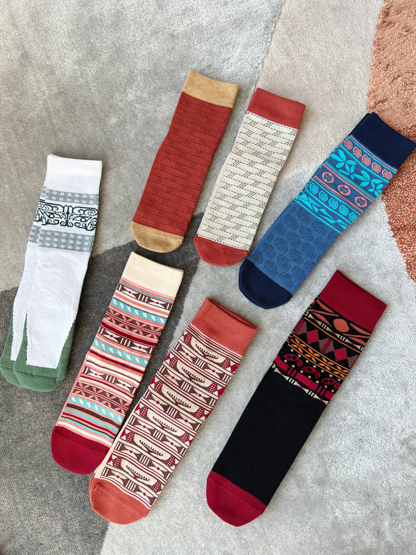 The Aesthetics of Ancestors: Museum-Inspired National Trend Cultural and Creative Men's and Women's Socks with Four Thousand Years of Colored Pottery Pattern Traditional Culture