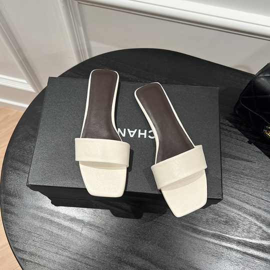 Cowhide Version ~ Genuine Leather Slip-On Slippers for Women, Summer Outdoor Wear, Fashionable Flat Half-Slippers, Niche High-End Sandals