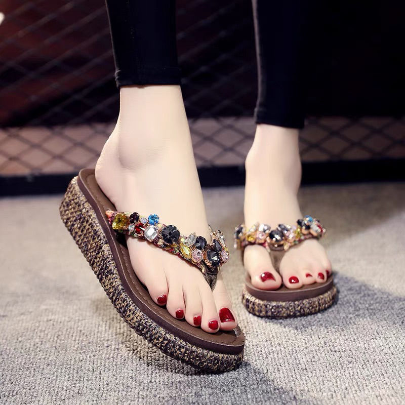 2021 Fashionable New Korean Style Sandals with Rhinestones, Trendy Thick-Soled Flip-Flops for Women, Non-Slip Beach Slippers for Women in Summer