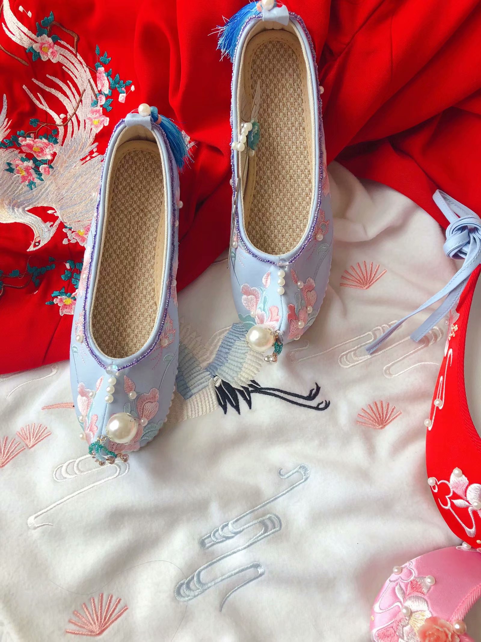 High-end custom handmade pearl bow shoes lotus step ancient style Hanfu bow-toed shoes opera costume embroidery