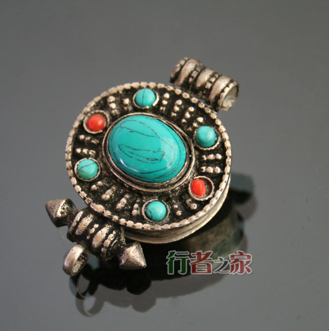 Nepal Kau box Gau box hidden silver inlaid with Tibetan necklace pendant ethnic men and women gifts