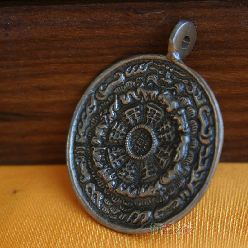 Nepalese handmade lotus master nine palace gossip card Buddha statue pendant bronze lotus master card Tibetan characteristic collection gift