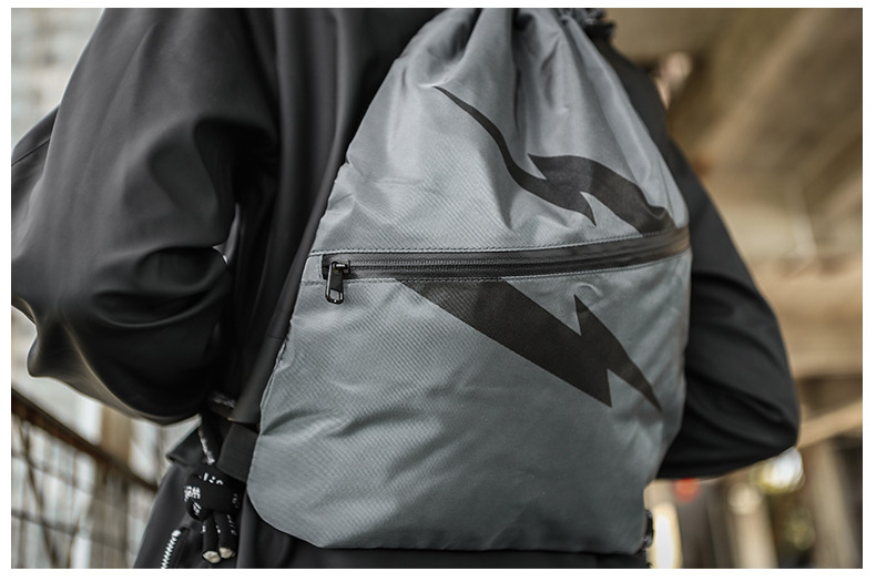 Unisex Sports Fitness Bag Đơn giản đi bộ ngoài trời Ba lô Túi leo núi Công suất lớn Ánh sáng dây rút Ba lô - Ba lô local brand balo