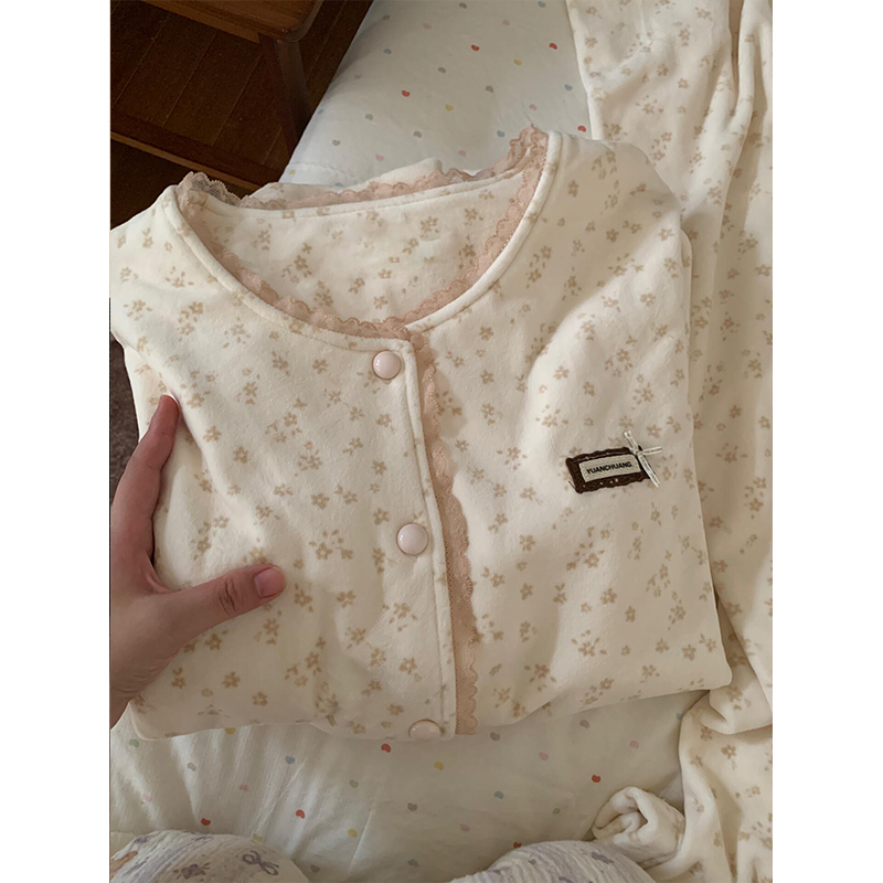 Miss Bunny Korean-Style Gentle Floral Velvet Pajamas for Women, Autumn and Winter Warm Loungewear That Can Be Worn Outside